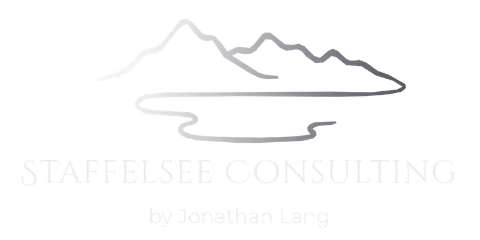 Logo von Staffelsee Consulting: Bergkette über dem Staffelsee